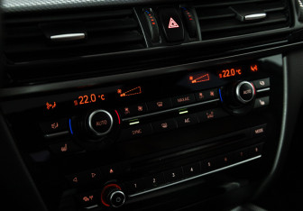 Подержанный автомобиль BMW X5 2017 года (25 фото)