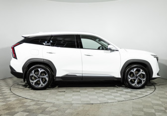 Подержанный автомобиль Geely Atlas 2024 года (4 фото)