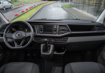 Подержанный автомобиль Volkswagen Caravelle 2020 года (12 фото)
