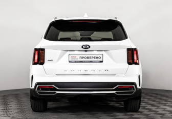 Подержанный автомобиль Kia Sorento 2021 года (8 фото)