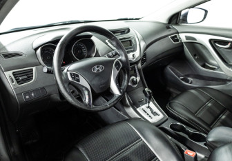 Подержанный автомобиль Hyundai Avante Sedan 2011 года (11 фото)