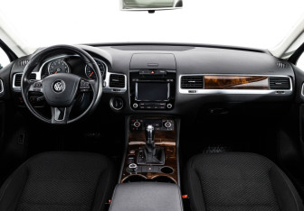 Подержанный автомобиль Volkswagen Touareg 2012 года (10 фото)