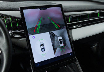 Подержанный автомобиль Geely Atlas 2024 года (17 фото)