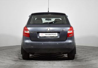 Подержанный автомобиль Skoda Fabia Hatchback 2009 года (6 фото)