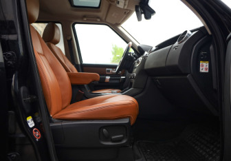 Подержанный автомобиль Land Rover Discovery 2016 года (31 фото)