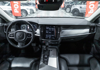 Подержанный автомобиль Volvo V90 Cross Country 2017 года (29 фото)