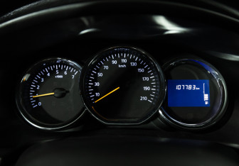 Подержанный автомобиль Renault Logan Sedan 2018 года (12 фото)