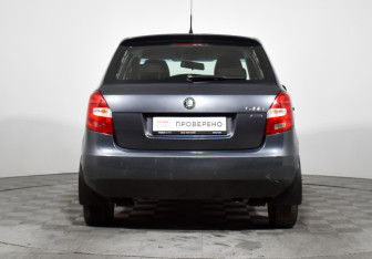Подержанный автомобиль Skoda Fabia Hatchback 2011 года (6 фото)