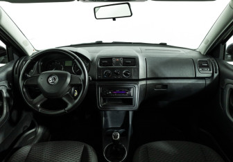 Подержанный автомобиль Skoda Fabia Wagon 2013 года (13 фото)