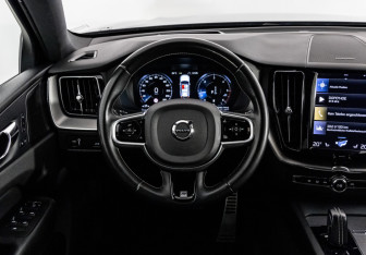 Подержанный автомобиль Volvo XC60 2019 года (16 фото)