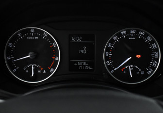 Подержанный автомобиль Skoda Octavia Liftback 2012 года (18 фото)