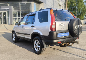 Подержанный автомобиль Honda CR-V 2002 года (6 фото)