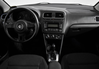 Подержанный автомобиль Volkswagen Polo Sedan 2011 года (13 фото)