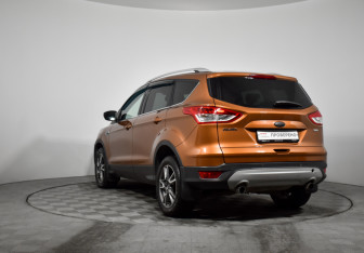 Подержанный автомобиль Ford Kuga 2014 года (7 фото)