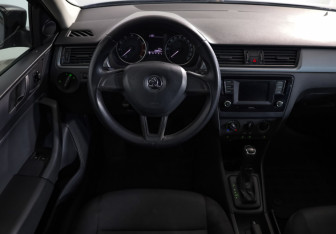Подержанный автомобиль Skoda Rapid Liftback 2016 года (9 фото)