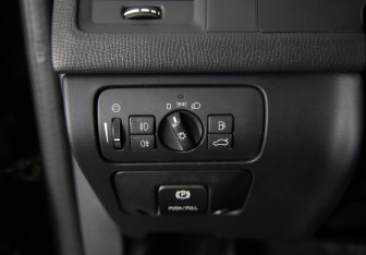 Подержанный автомобиль Volvo XC60 2010 года (17 фото)