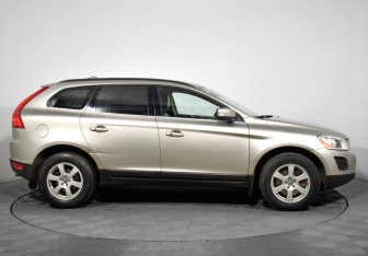 Подержанный автомобиль Volvo XC60 2011 года (4 фото)