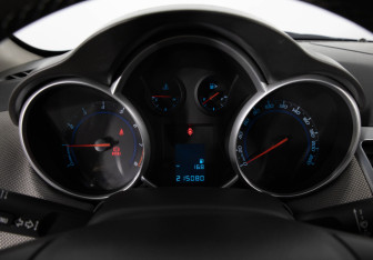Подержанный автомобиль Chevrolet Cruze Sedan 2010 года (11 фото)