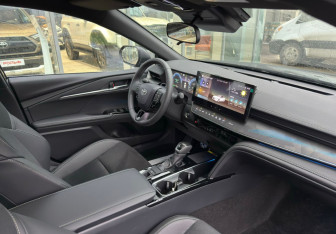 Новый Toyota Camry Sedan 2025 (9 фото)