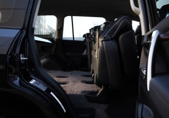 Подержанный автомобиль Toyota Land Cruiser Suv 2013 года (28 фото)