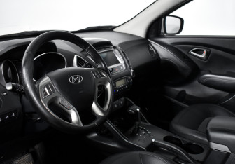Подержанный автомобиль Hyundai ix35 2012 года (9 фото)