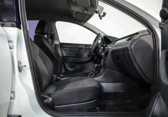 Подержанный автомобиль Skoda Rapid Liftback 2017 года (18 фото)