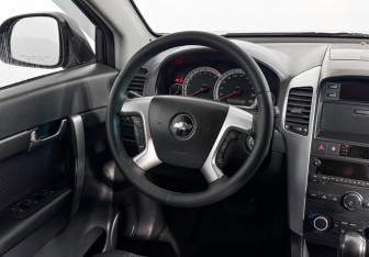 Подержанный автомобиль Chevrolet Captiva 2007 года (14 фото)