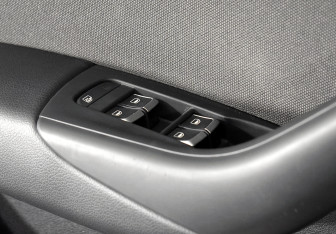 Подержанный автомобиль Audi Q3 2012 года (12 фото)