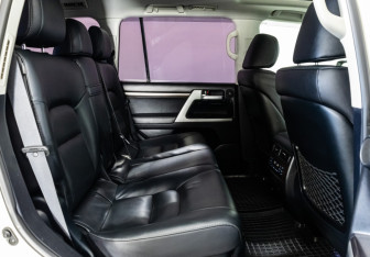 Подержанный автомобиль Toyota Land Cruiser Suv 2016 года (26 фото)