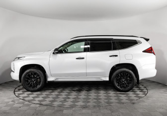 Подержанный автомобиль Mitsubishi Pajero Sport 2020 года (9 фото)