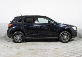Подержанный автомобиль Mitsubishi ASX 2013 года (4 фото)