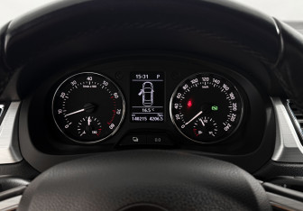 Подержанный автомобиль Skoda Rapid Liftback 2014 года (17 фото)