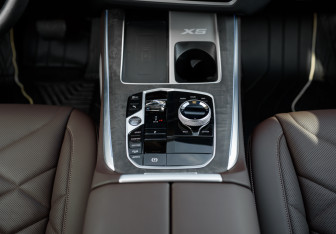 Подержанный автомобиль BMW X5 2024 года (18 фото)