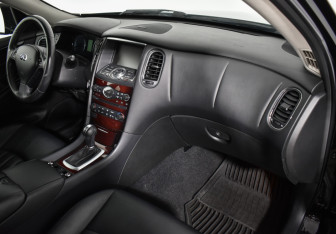 Подержанный автомобиль Infiniti QX50 2016 года (12 фото)