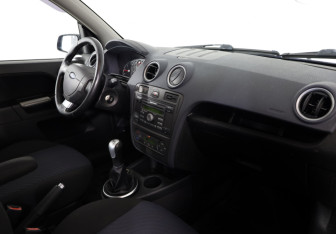 Подержанный автомобиль Ford Fusion 2008 года (10 фото)