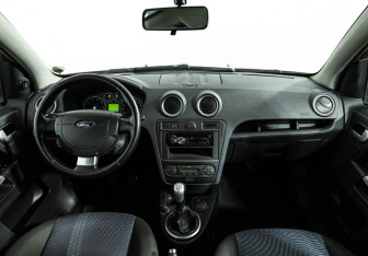 Подержанный автомобиль Ford Fusion 2008 года (13 фото)