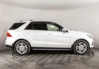 Подержанный автомобиль Mercedes-Benz GLE 2015 года (5 фото)
