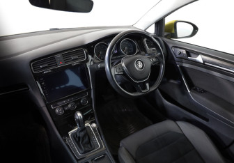 Подержанный автомобиль Volkswagen Golf Hatchback 2017 года (9 фото)