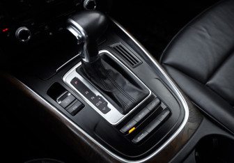 Подержанный автомобиль Audi Q5 2012 года (18 фото)