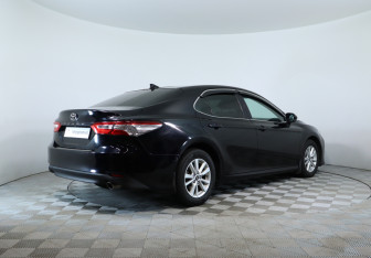 Подержанный автомобиль Toyota Camry Sedan 2019 года (5 фото)