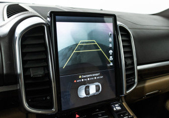 Подержанный автомобиль Porsche Cayenne 2011 года (19 фото)