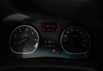 Подержанный автомобиль Renault Duster 2013 года (11 фото)