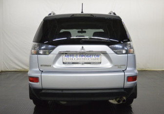Подержанный автомобиль Mitsubishi Outlander 2012 года (6 фото)