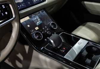 Подержанный автомобиль Land Rover Range Rover Velar 2021 года (26 фото)