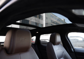 Подержанный автомобиль Jaguar F-Pace 2017 года (27 фото)