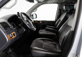 Подержанный автомобиль Volkswagen Multivan 2010 года (15 фото)