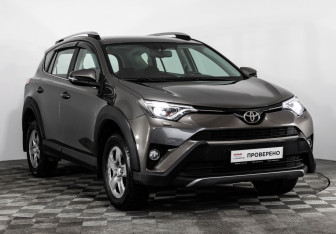 Подержанный автомобиль Toyota RAV4 2018 года (4 фото)