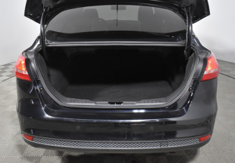 Подержанный автомобиль Ford Focus Sedan 2017 года (20 фото)