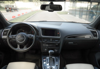 Подержанный автомобиль Audi Q5 2012 года (10 фото)