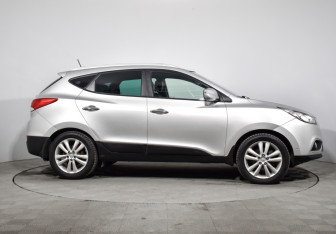 Подержанный автомобиль Hyundai ix35 2011 года (4 фото)